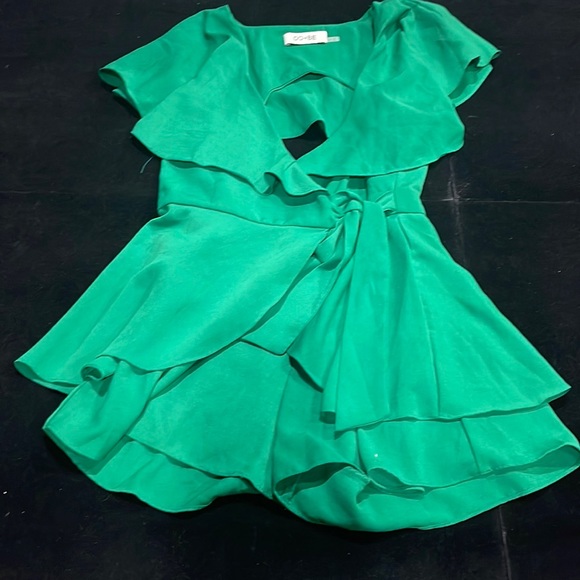Emerald green romper with tie front and open key hole back and draped sleeves - Picture 1 of 7